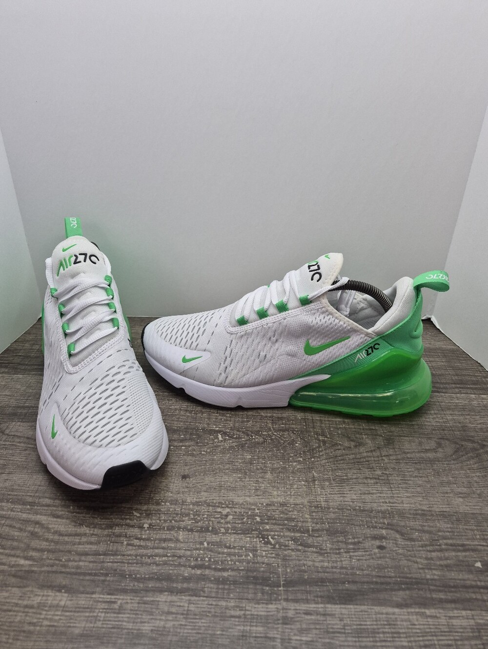 Nike Air Max 270 White Electric Green Running Shoes Sneakers Women's Size 11